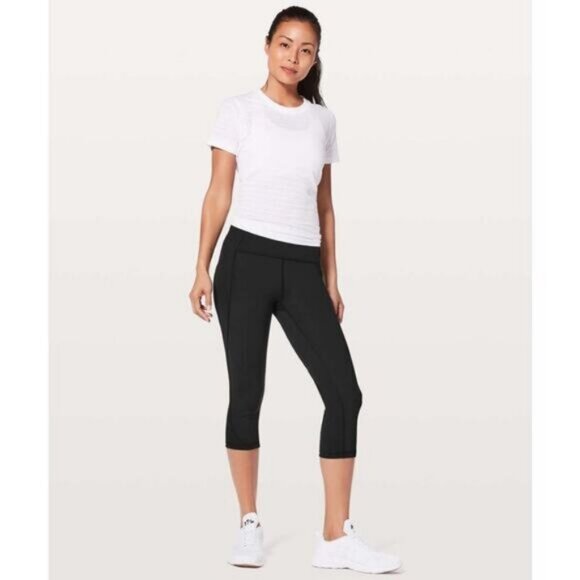 Lululemon Breezy Dot Crop 19" In Black Size 2 - Picture 1 of 8